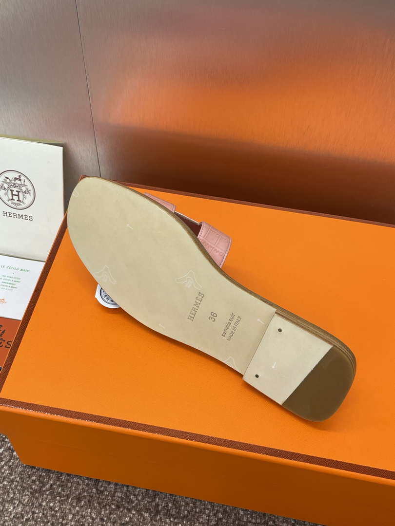Hermes H202230Zv5K360 Women Crocodile calfskin Oran Sandal H33649
