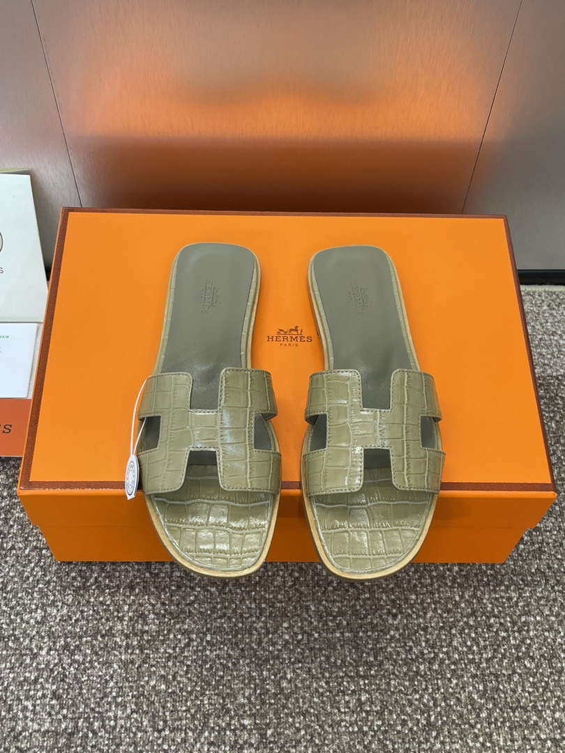 Hermes H202272ZvX3360 Women Crocodile calfskin Oran Sandal H33650