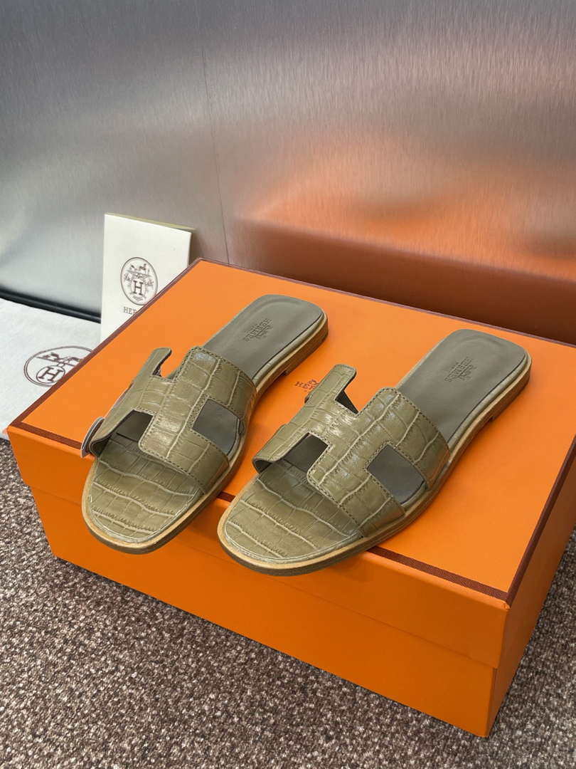 Hermes H202272ZvX3360 Women Crocodile calfskin Oran Sandal H33650