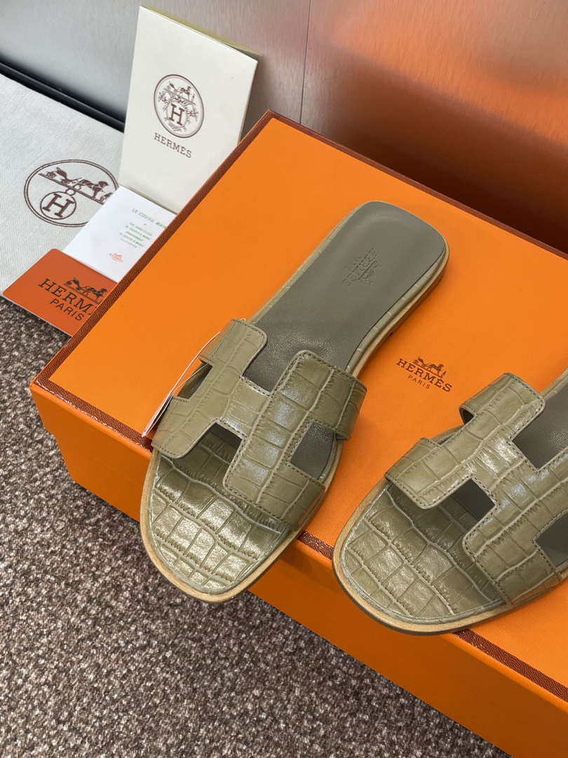 Hermes H202272ZvX3360 Women Crocodile calfskin Oran Sandal H33650