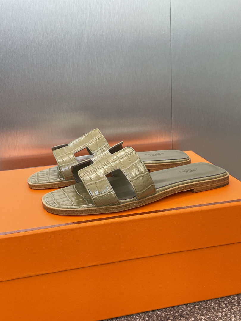 Hermes H202272ZvX3360 Women Crocodile calfskin Oran Sandal H33650