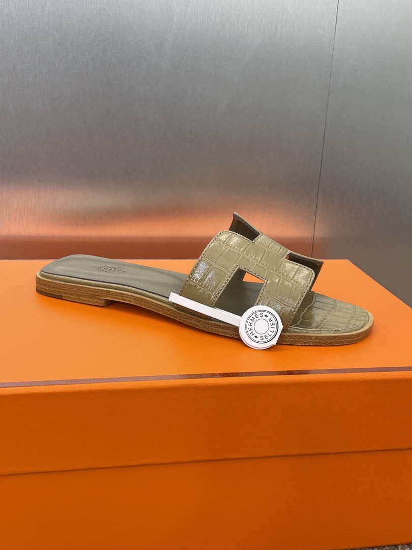 Hermes H202272ZvX3360 Women Crocodile calfskin Oran Sandal H33650