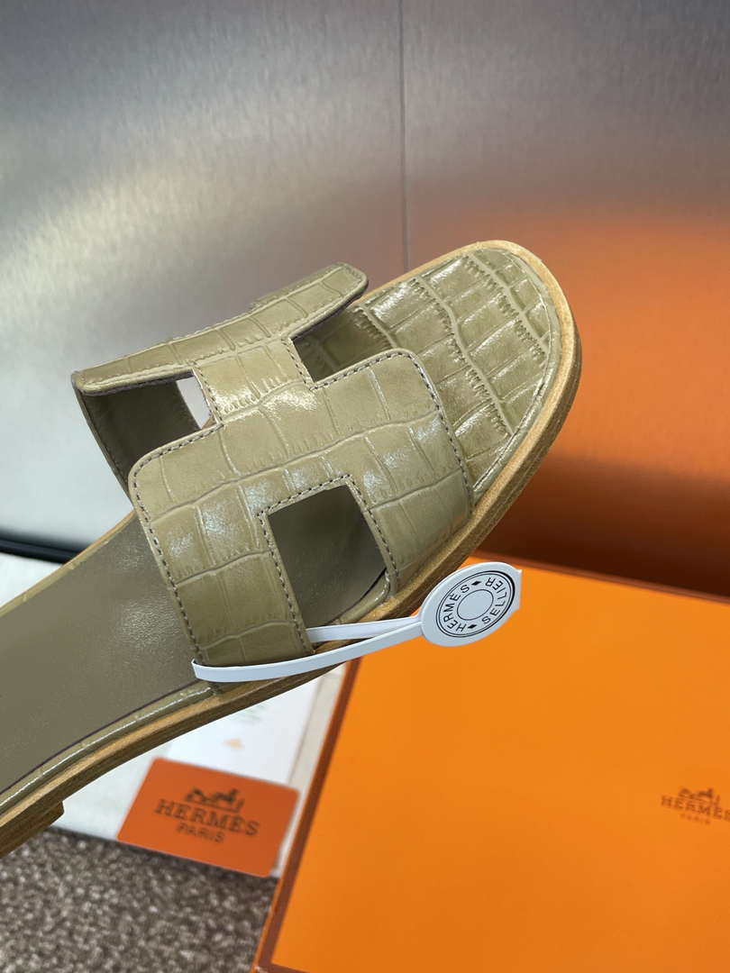 Hermes H202272ZvX3360 Women Crocodile calfskin Oran Sandal H33650