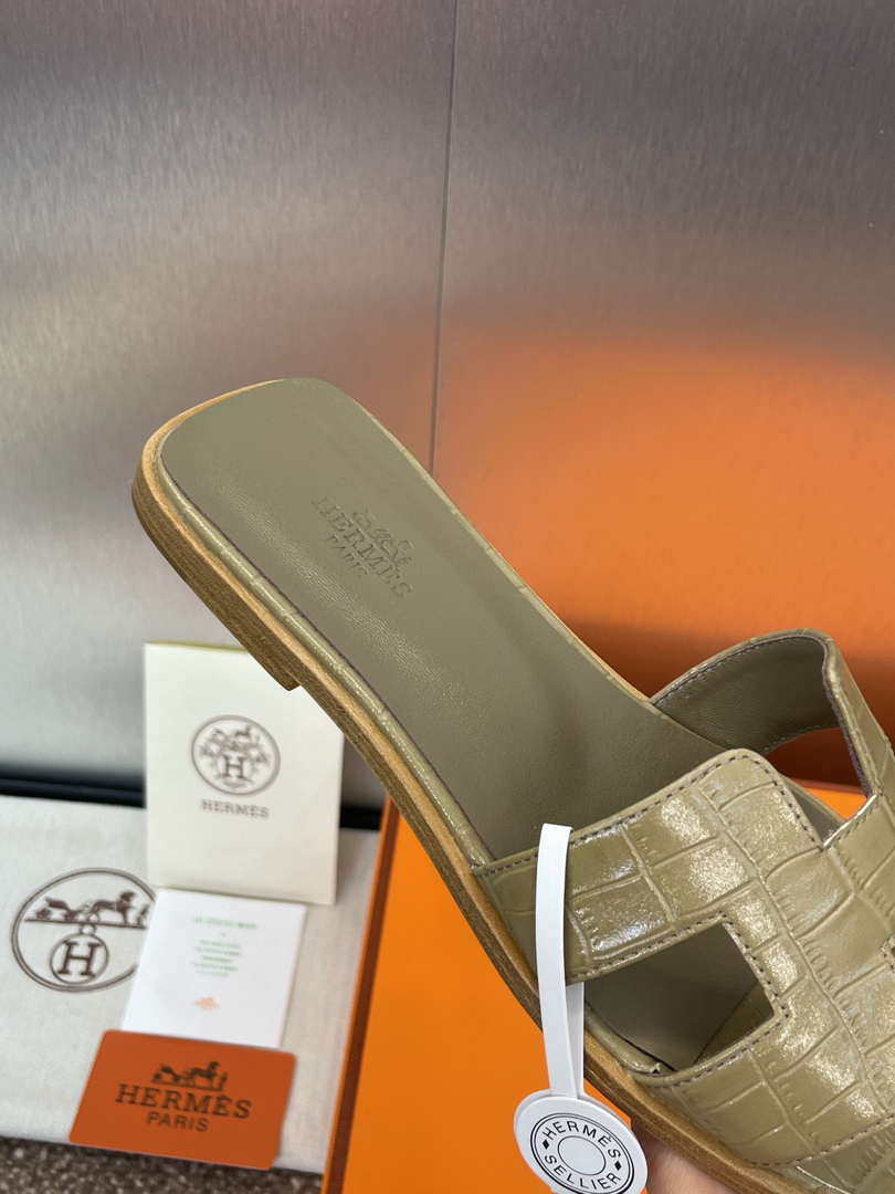 Hermes H202272ZvX3360 Women Crocodile calfskin Oran Sandal H33650
