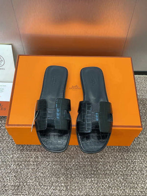 Hermes H202230Zv5K360 Women Crocodile calfskin Oran Sandal H33651 - Euro 34=US 3 - View 1