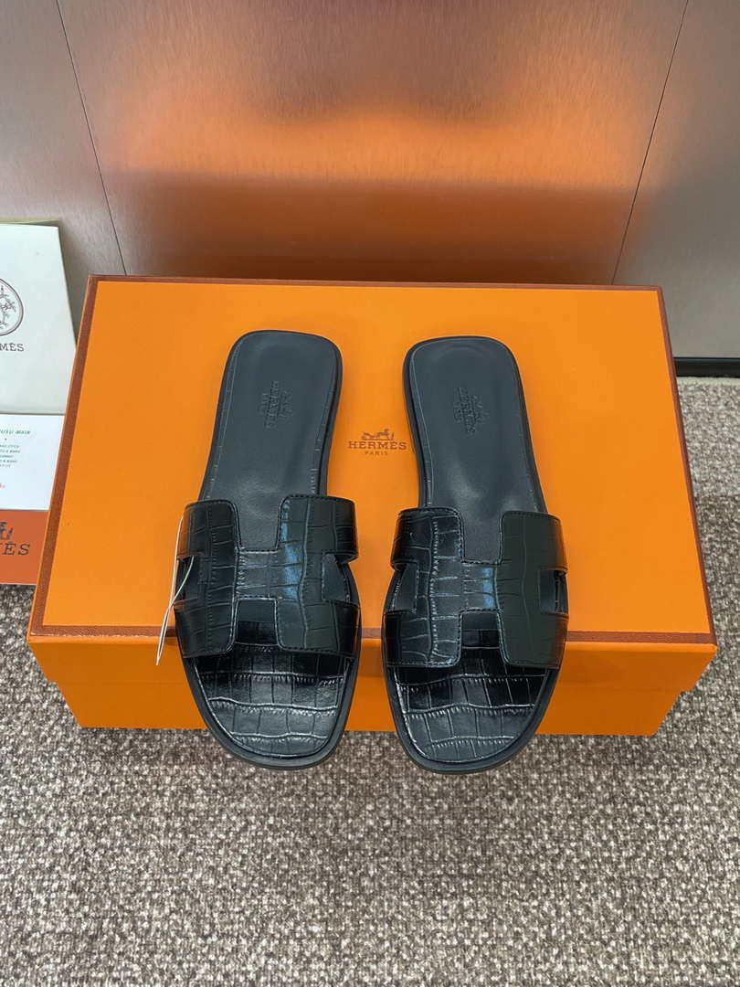 Hermes H202230Zv5K360 Women Crocodile calfskin Oran Sandal H33651