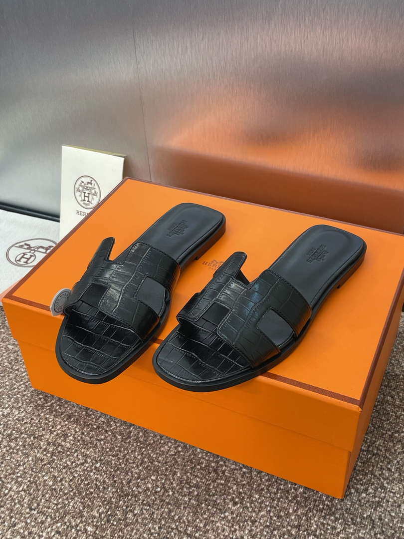 Hermes H202230Zv5K360 Women Crocodile calfskin Oran Sandal H33651
