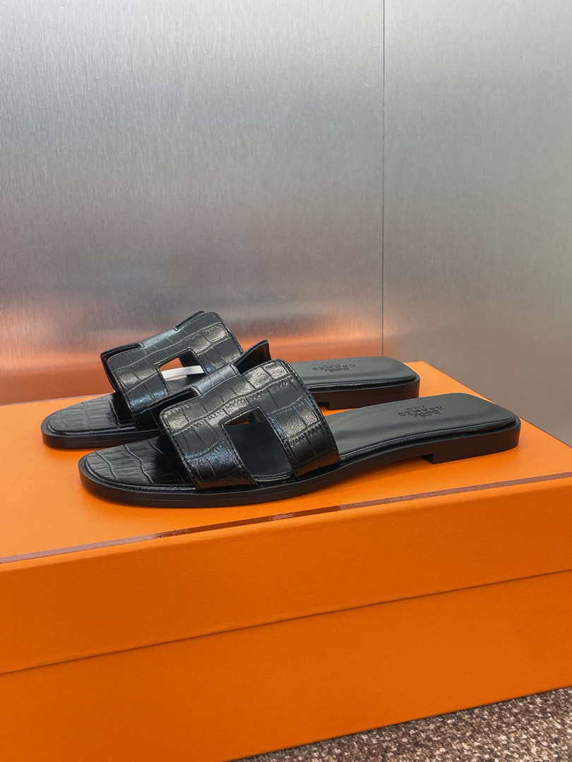 Hermes H202230Zv5K360 Women Crocodile calfskin Oran Sandal H33651