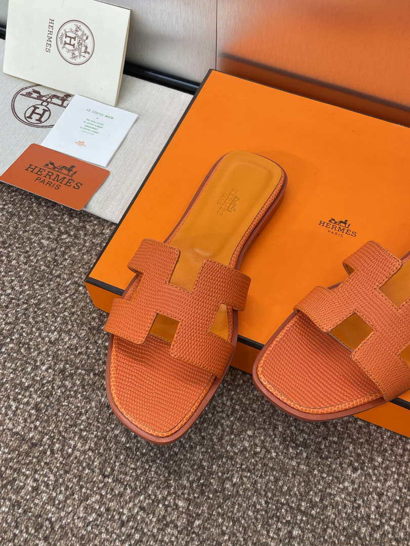 Hermes H202272ZvX3360 Women Lizard-patterned calfskin Oran Sandal H33655