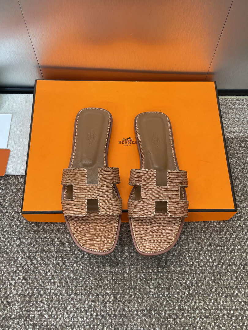 Hermes H202272ZvX3360 Women Lizard-patterned calfskin Oran Sandal H33656