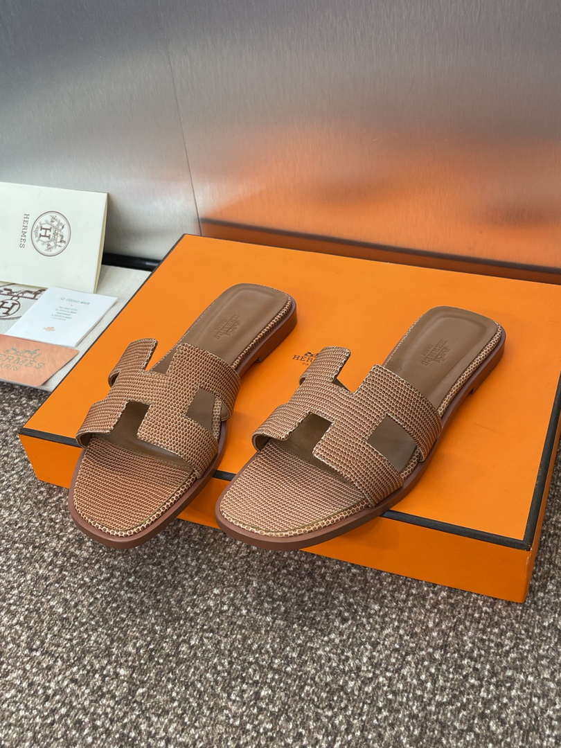 Hermes H202272ZvX3360 Women Lizard-patterned calfskin Oran Sandal H33656
