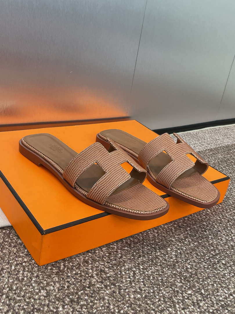 Hermes H202272ZvX3360 Women Lizard-patterned calfskin Oran Sandal H33656
