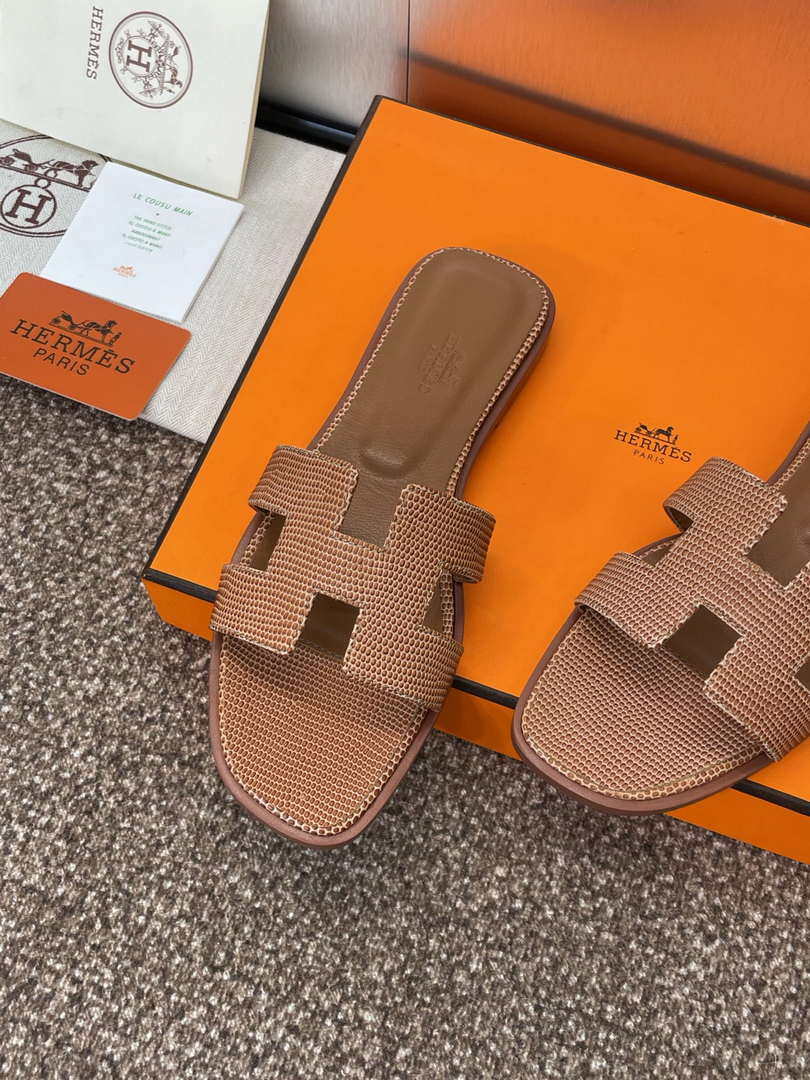 Hermes H202272ZvX3360 Women Lizard-patterned calfskin Oran Sandal H33656