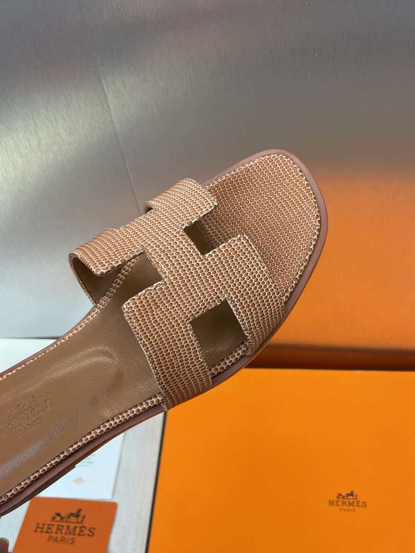 Hermes H202272ZvX3360 Women Lizard-patterned calfskin Oran Sandal H33656