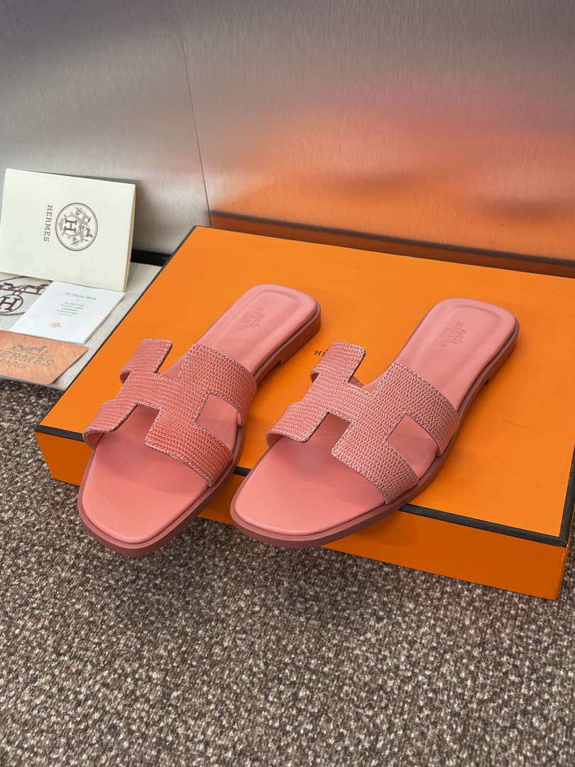 Hermes H202272ZvX3360 Women Lizard-patterned calfskin Oran Sandal H33657