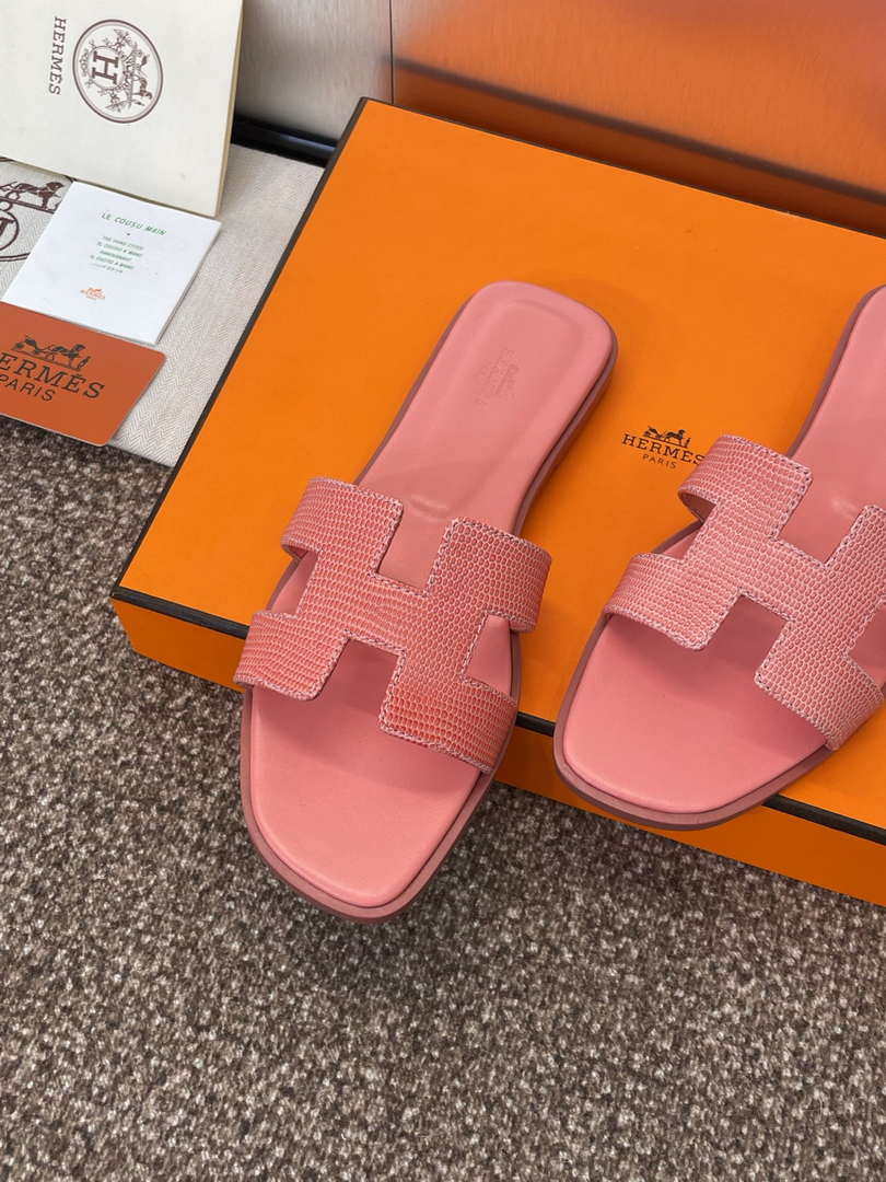 Hermes H202272ZvX3360 Women Lizard-patterned calfskin Oran Sandal H33657