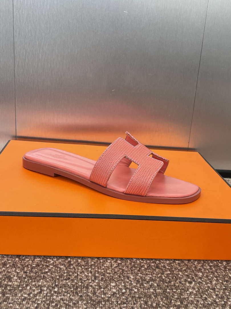 Hermes H202272ZvX3360 Women Lizard-patterned calfskin Oran Sandal H33657