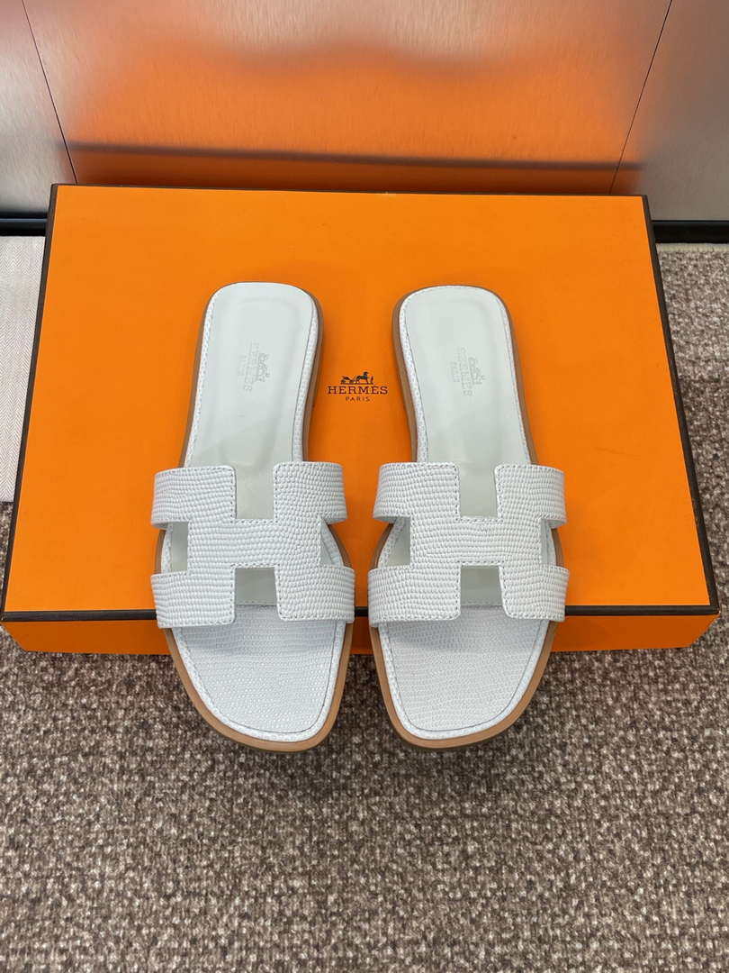 Hermes H202272ZvX3360 Women Lizard-patterned calfskin Oran Sandal H33658