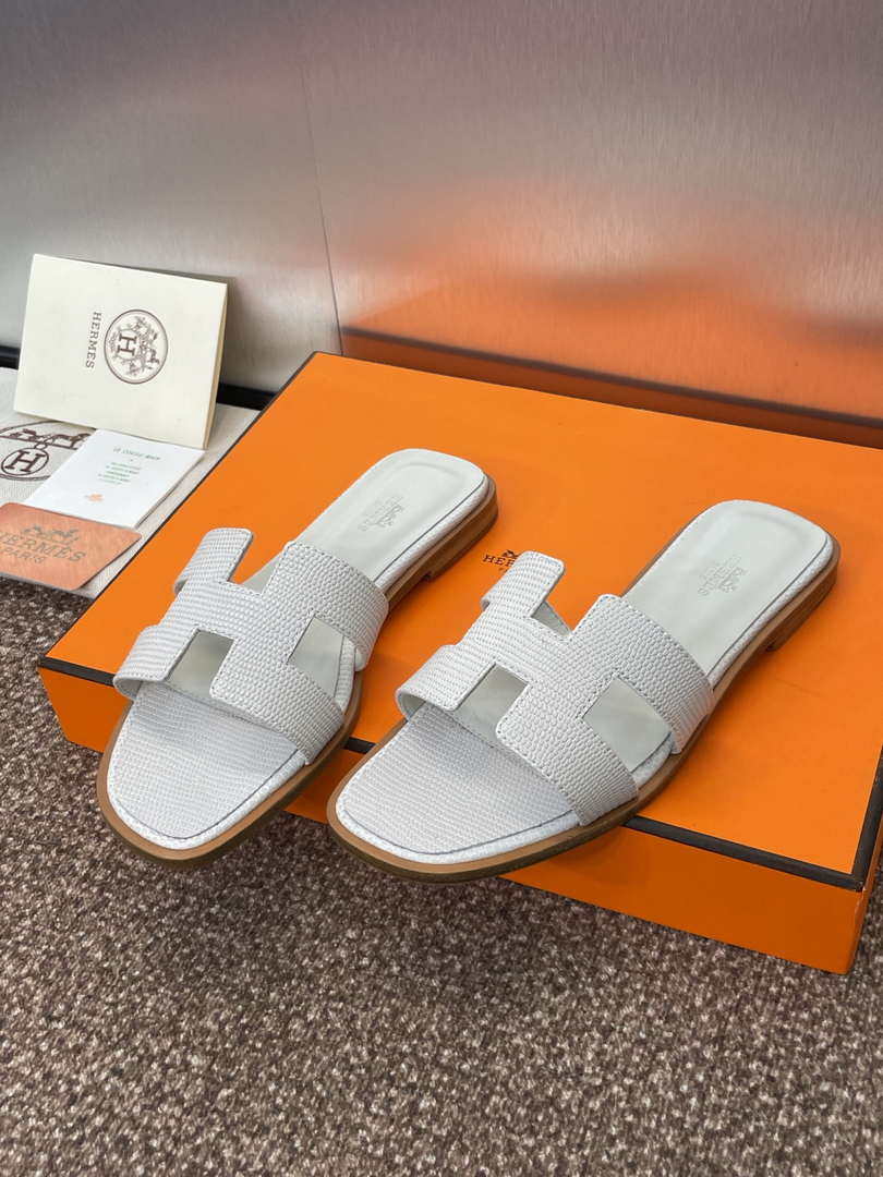 Hermes H202272ZvX3360 Women Lizard-patterned calfskin Oran Sandal H33658