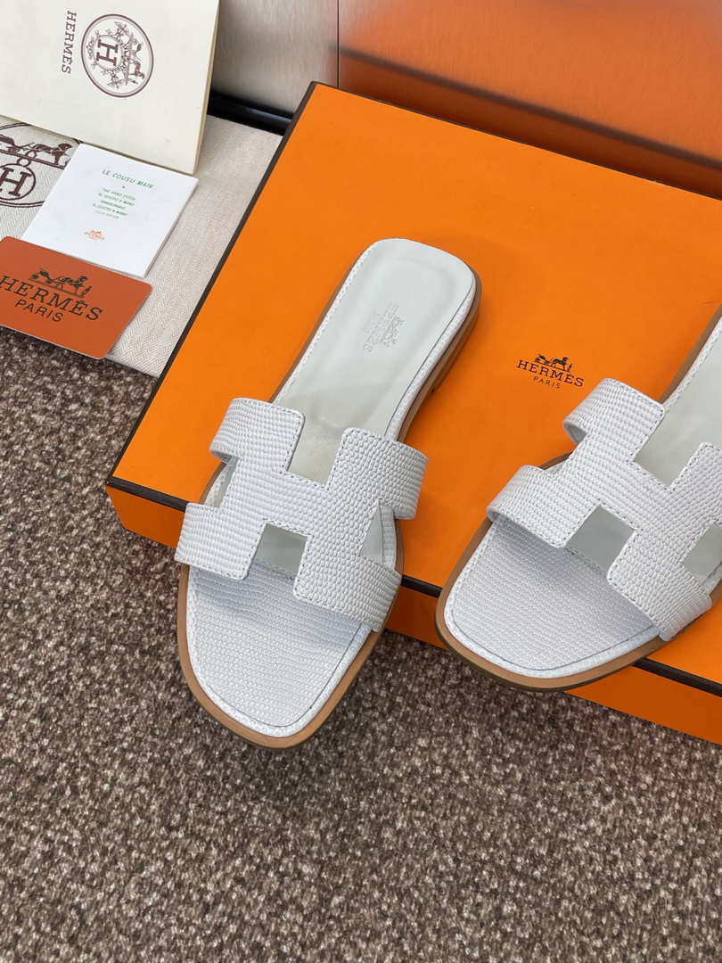 Hermes H202272ZvX3360 Women Lizard-patterned calfskin Oran Sandal H33658