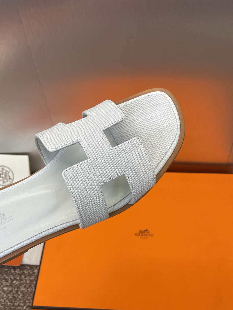 Hermes H202272ZvX3360 Women Lizard-patterned calfskin Oran Sandal H33658