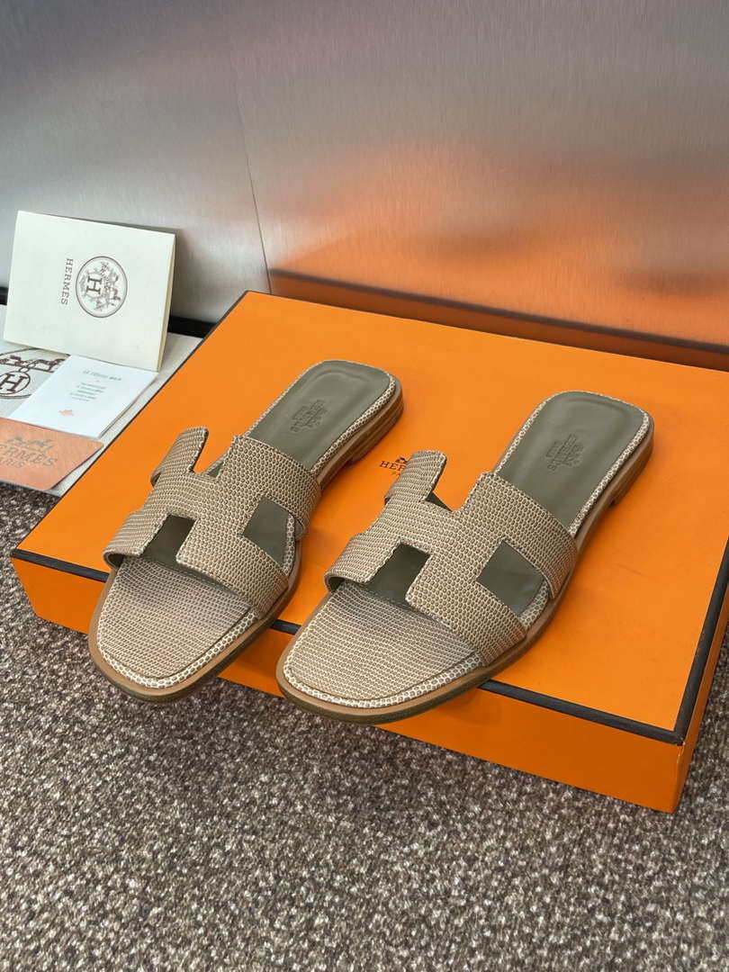Hermes H202272ZvX3360 Women Lizard-patterned calfskin Oran Sandal H33659