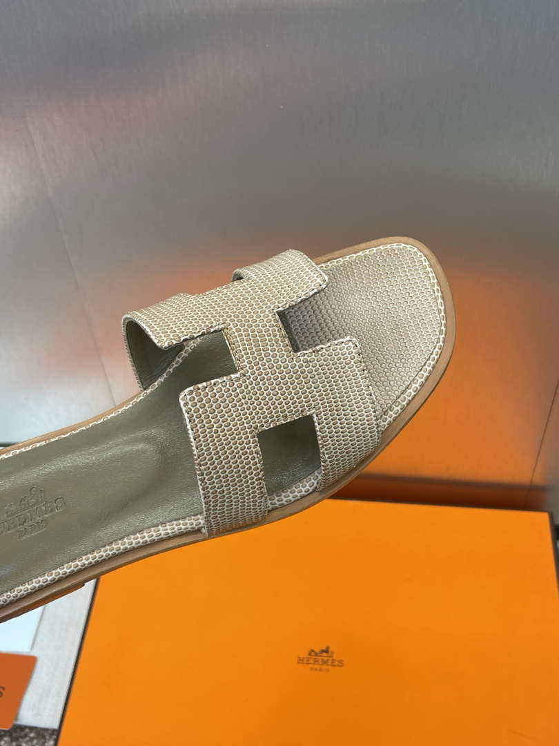 Hermes H202272ZvX3360 Women Lizard-patterned calfskin Oran Sandal H33659
