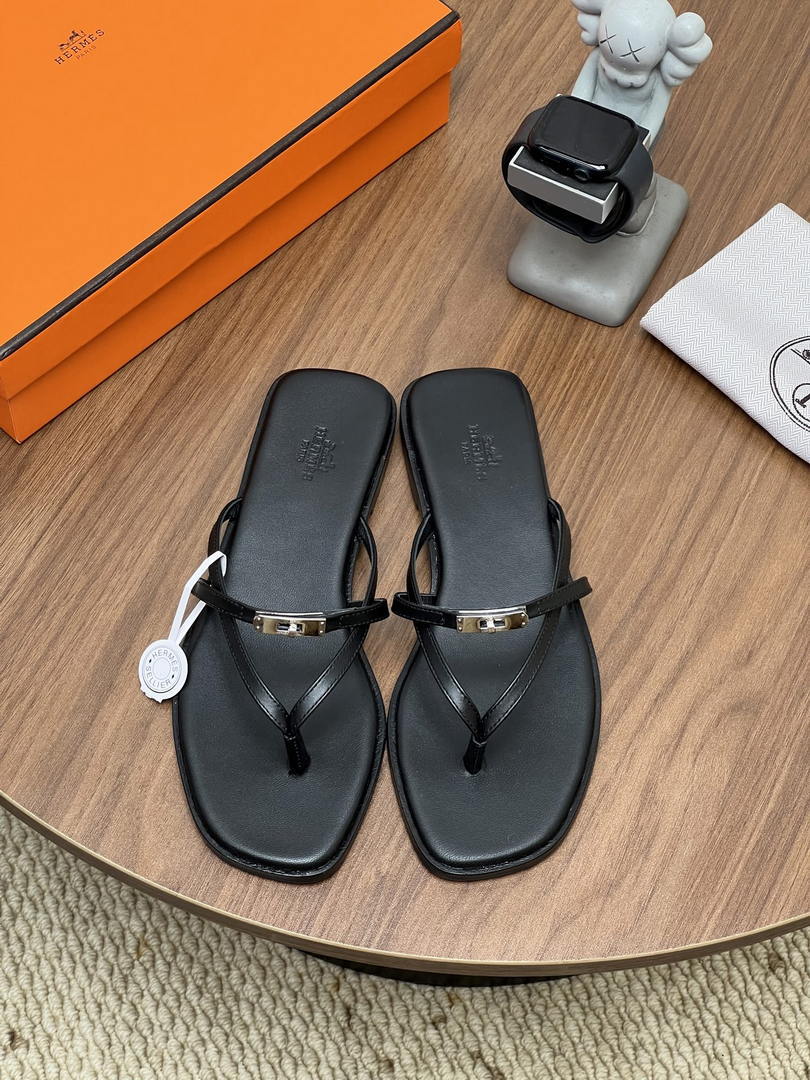 Hermes H261038ZvL1390 Miss sandal Black
