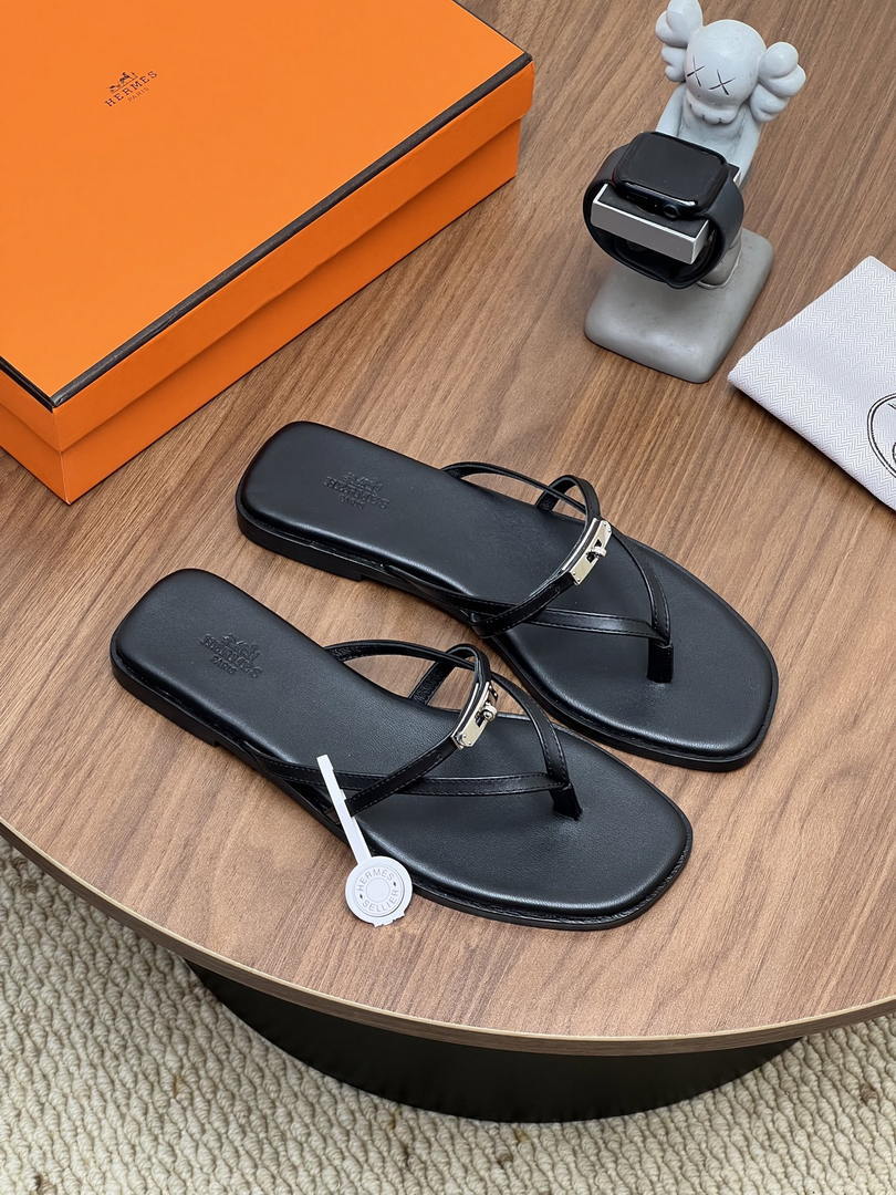 Hermes H261038ZvL1390 Miss sandal Black