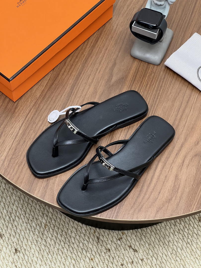 Hermes H261038ZvL1390 Miss sandal Black
