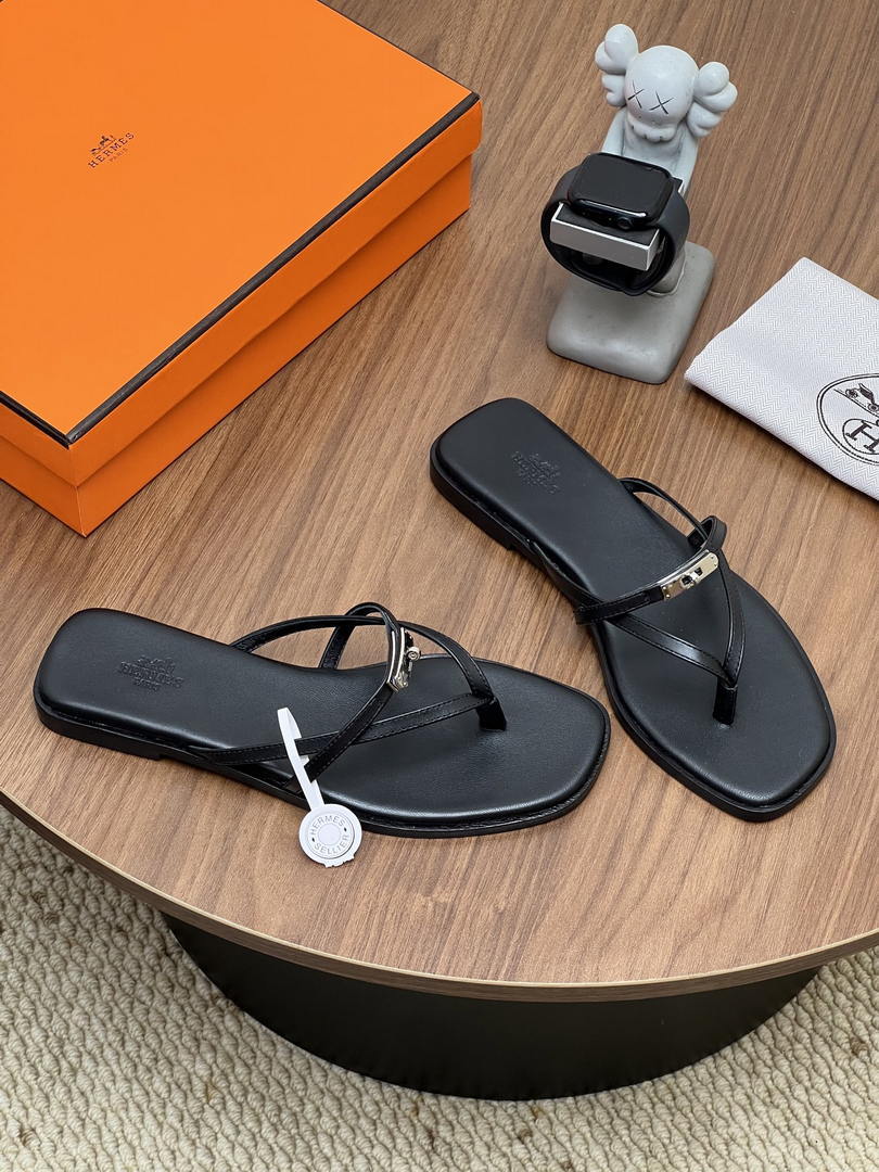 Hermes H261038ZvL1390 Miss sandal Black