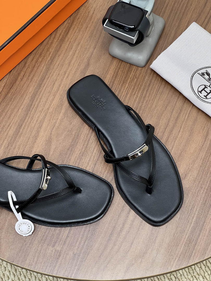 Hermes H261038ZvL1390 Miss sandal Black