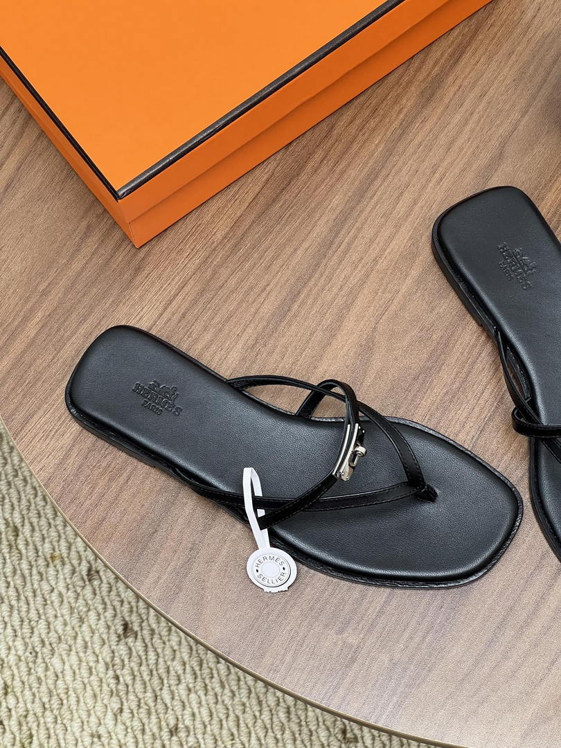 Hermes H261038ZvL1390 Miss sandal Black