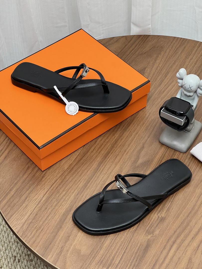 Hermes H261038ZvL1390 Miss sandal Black