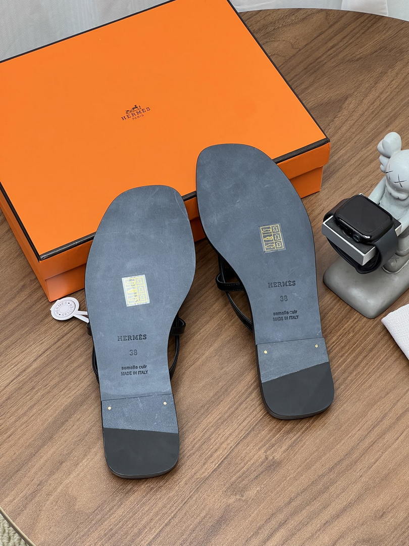 Hermes H261038ZvL1390 Miss sandal Black