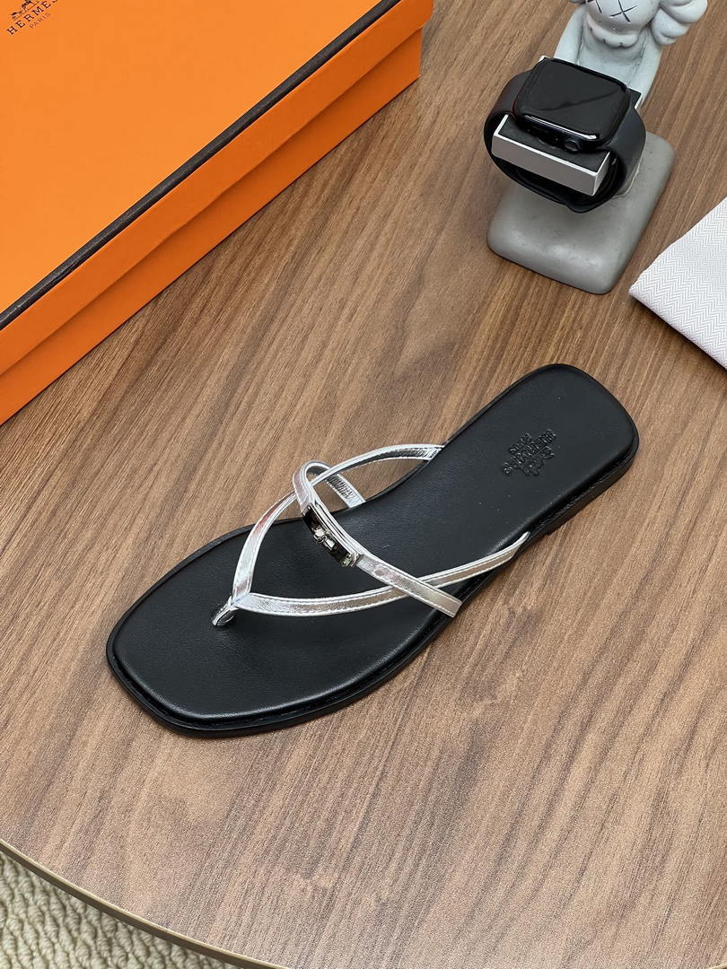 Hermes H261038ZvL1390 Miss sandal Black & Silver