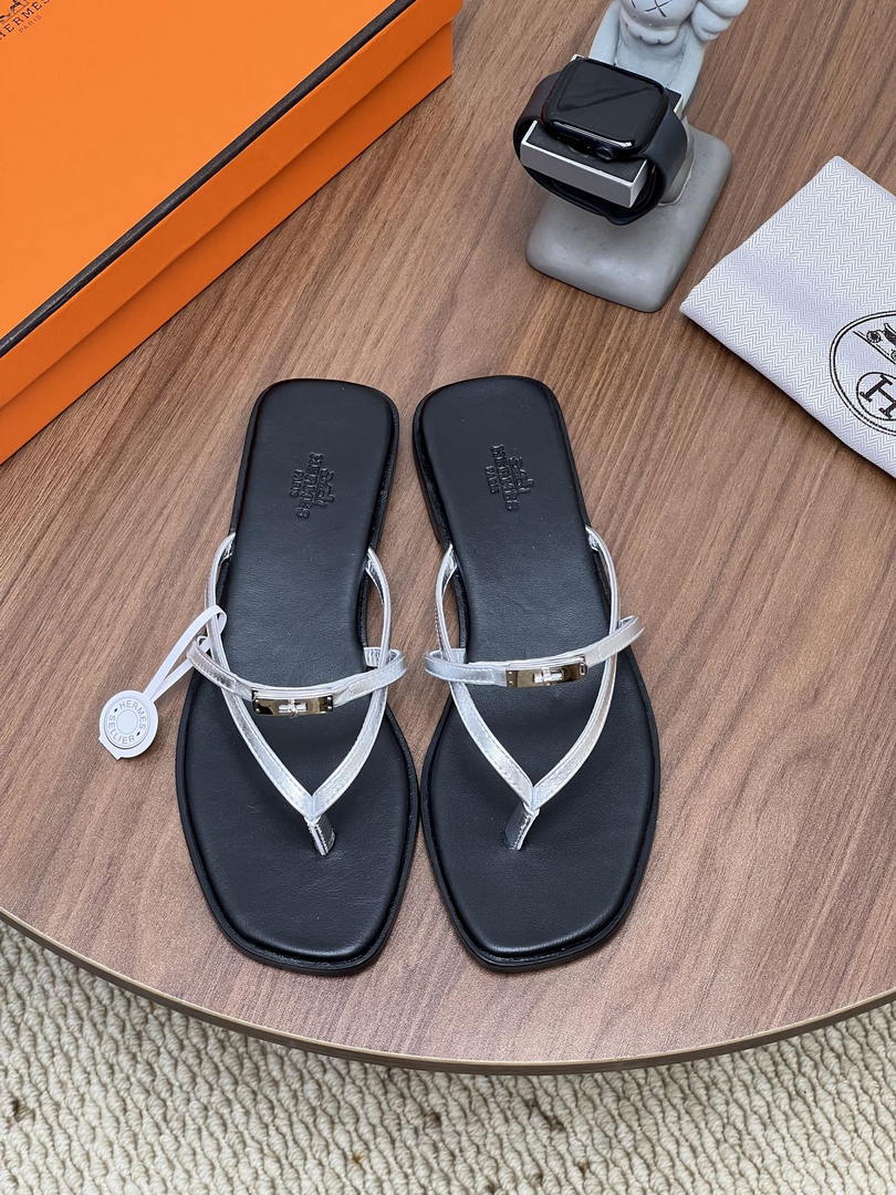 Hermes H261038ZvL1390 Miss sandal Black & Silver