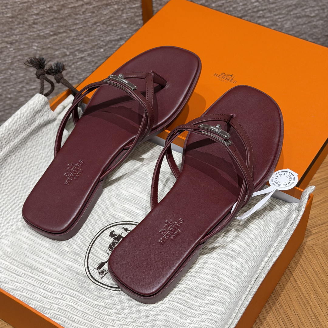Hermes H261038ZvL1390 Miss sandal Wine Red