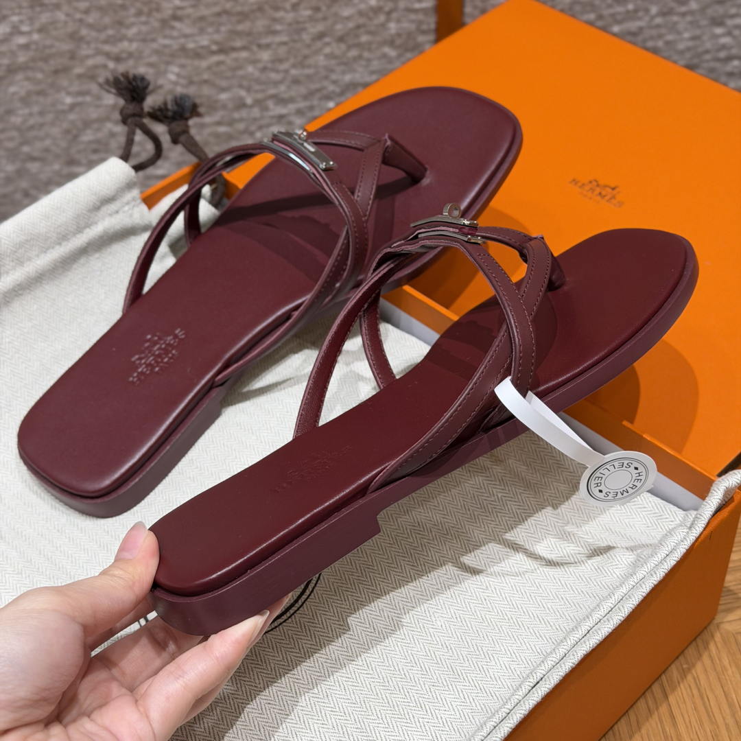 Hermes H261038ZvL1390 Miss sandal Wine Red
