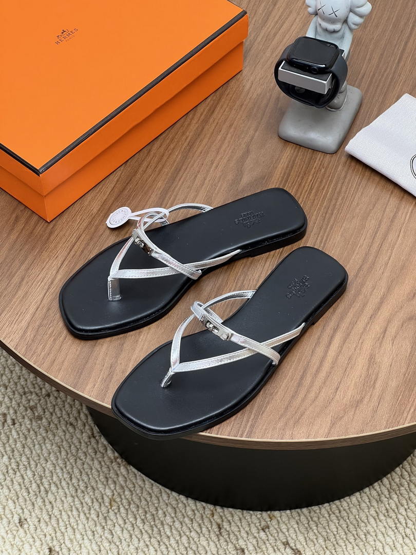 Hermes H261038ZvL1390 Miss sandal Black & Silver