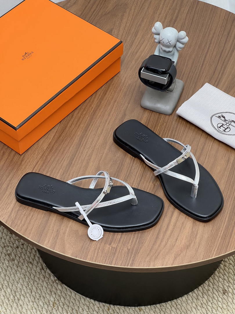 Hermes H261038ZvL1390 Miss sandal Black & Silver