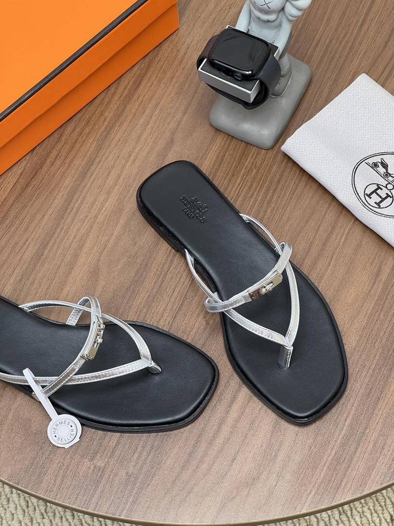 Hermes H261038ZvL1390 Miss sandal Black & Silver