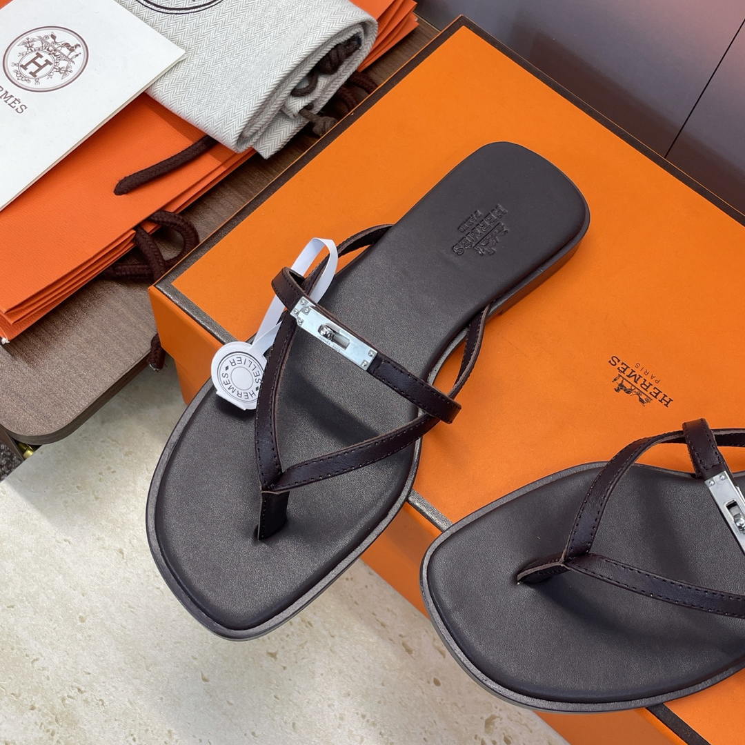 Hermes H261038ZvL1390 Miss sandal Dark Brown