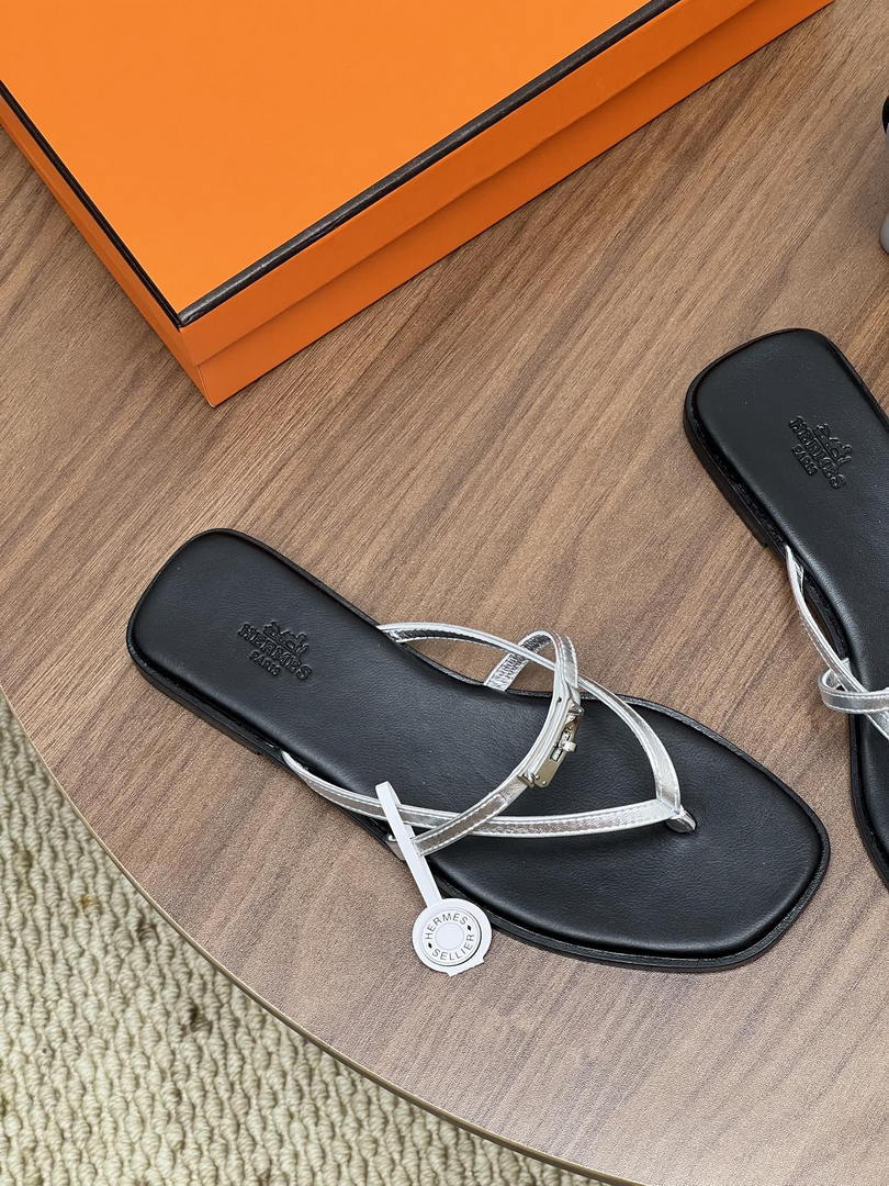 Hermes H261038ZvL1390 Miss sandal Black & Silver