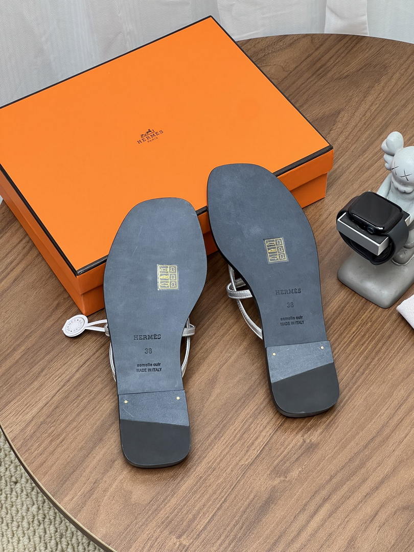 Hermes H261038ZvL1390 Miss sandal Black & Silver
