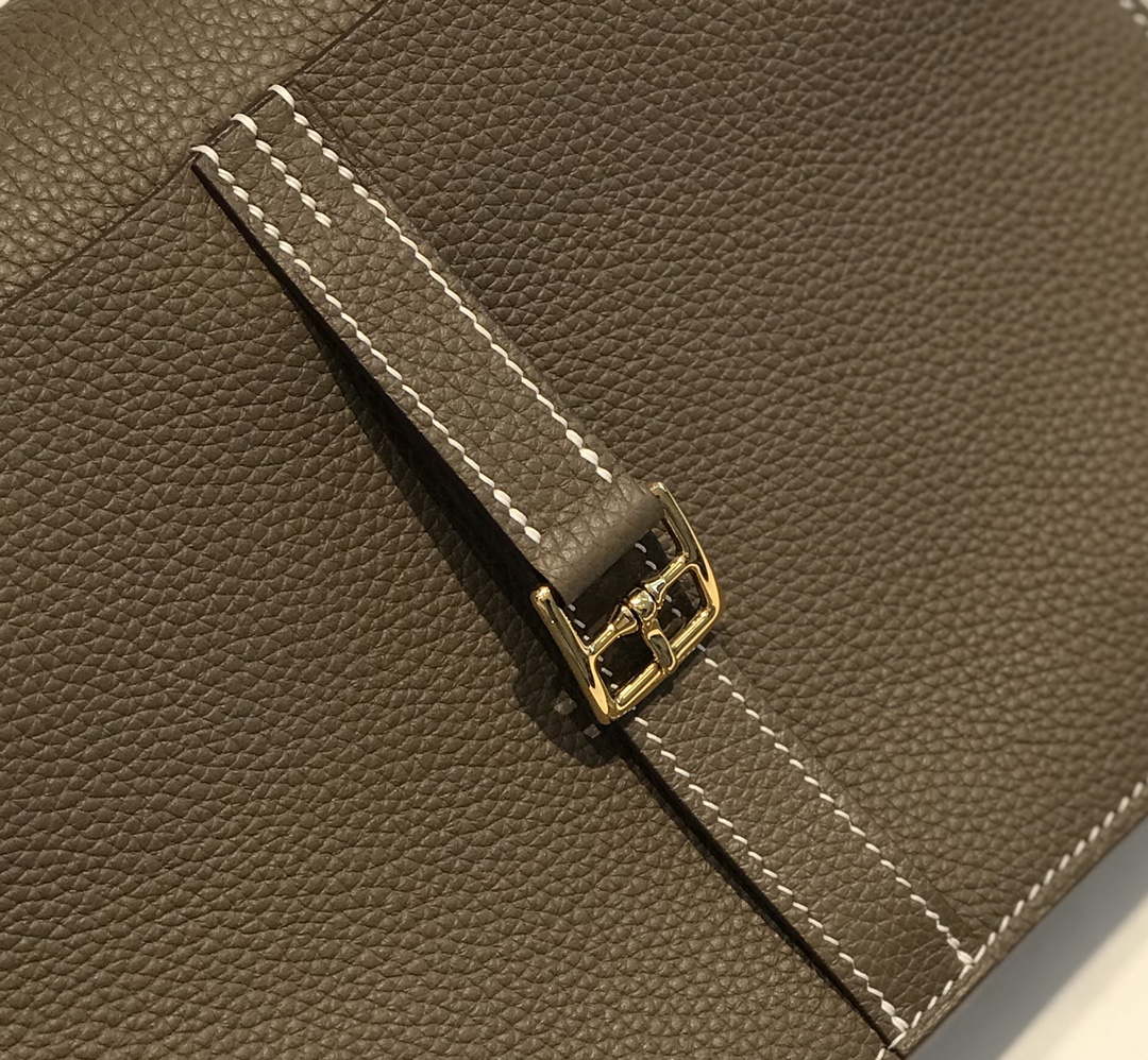 Hermes halzan clemence stamp B Gold H98808