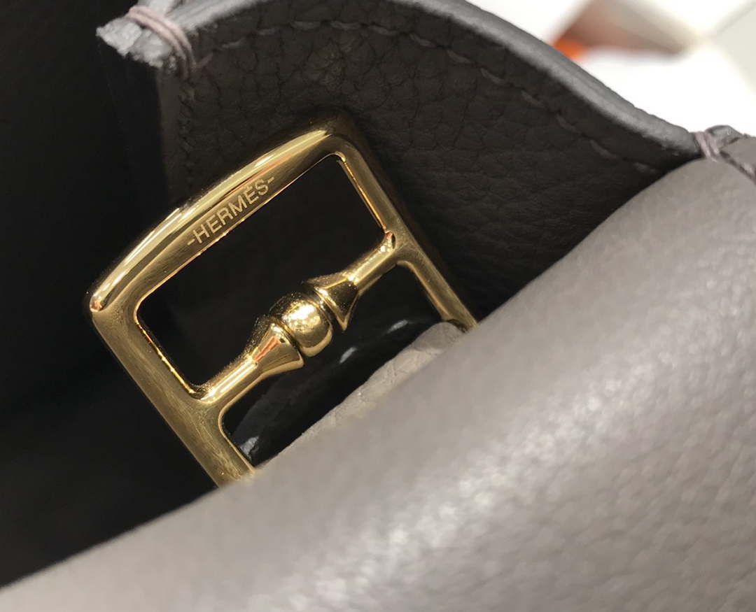 Hermes halzan clemence stamp B Gold H98809