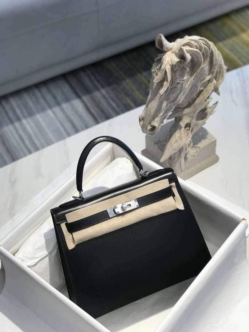 Hermes Kelly Designer Tote Fine grain calfskin Shoulder Strap Bag H231303