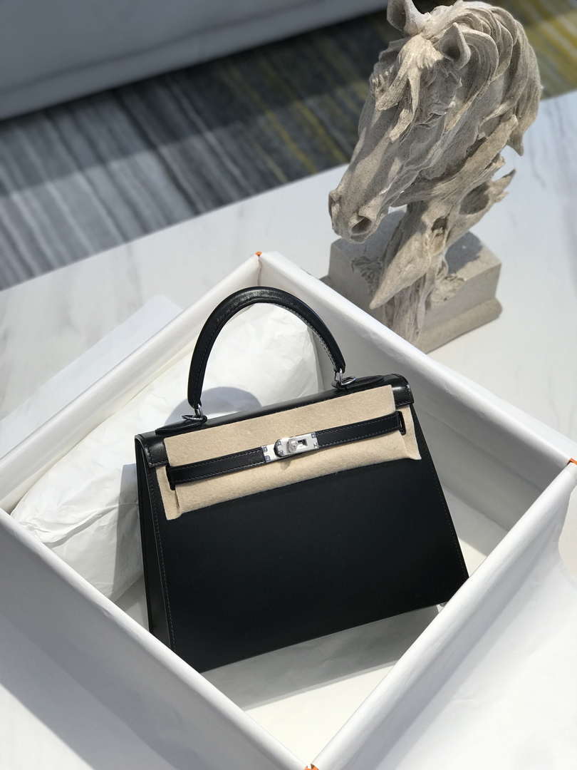 Hermes Kelly Designer Tote Fine grain calfskin Shoulder Strap Bag H231303