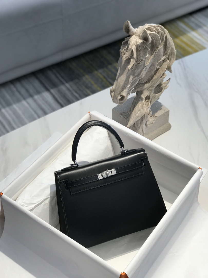 Hermes Kelly Designer Tote Fine grain calfskin Shoulder Strap Bag H231303